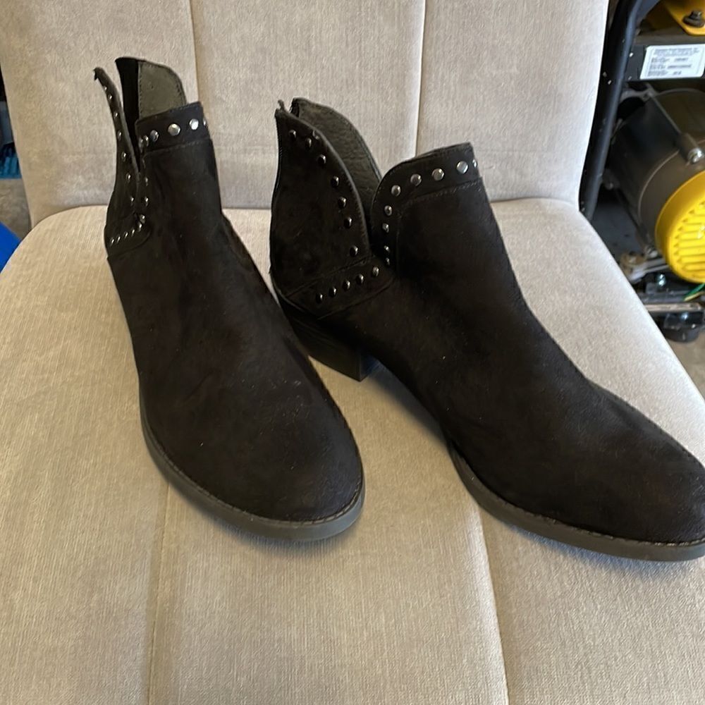 Size 11 Booties Black Carlos by Santana silver studs zipper back low heel